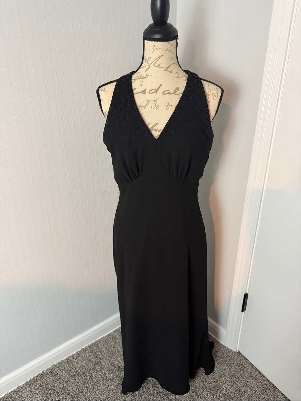 Sandra Darren size 12 Black V-Neck Halter Evening Dress beaded neck detail